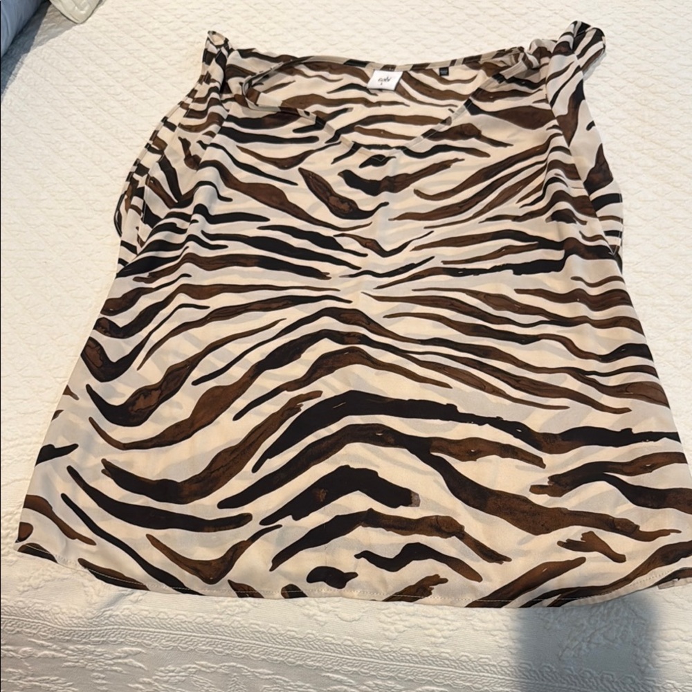 Cabi brown and Cream blouse with a pretty cap sleeve